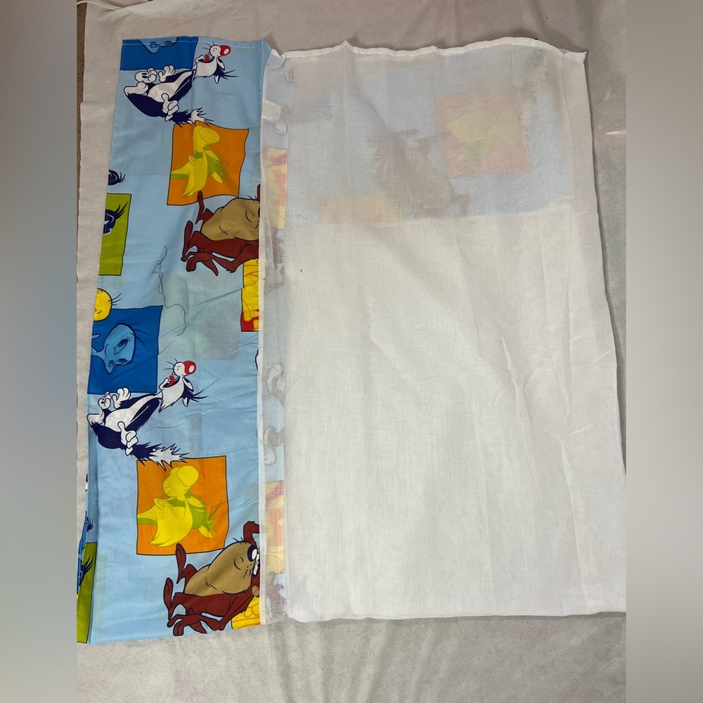 Vintage Looney Tunes full bedskirt